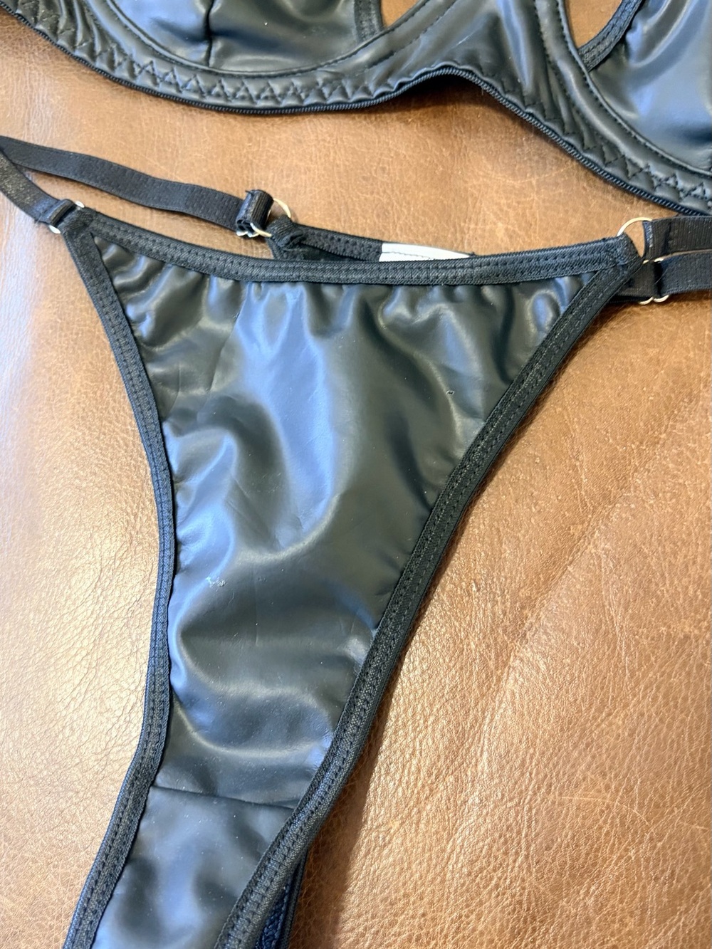 Black Women's Two-Piece Leather Look Lingerie Set - Picture 3 of 4